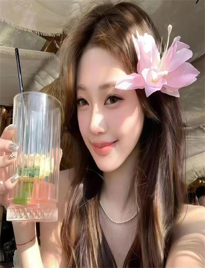 探秘沉迷欲望的丰满女老板的市场表现与观众反馈